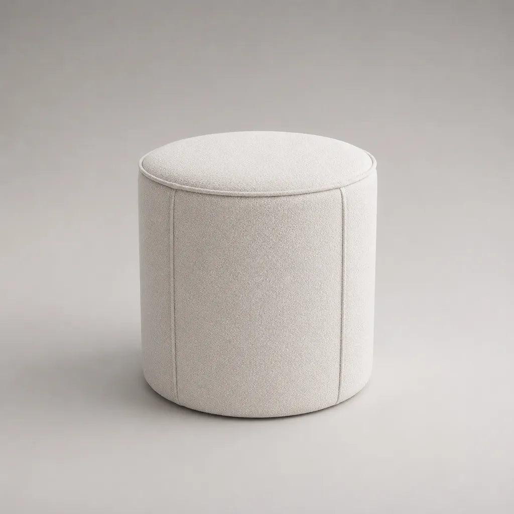 Pouf poggiapiedi rotondo in bouclé di poliestere avorio, Ø 42 x H 45 cm